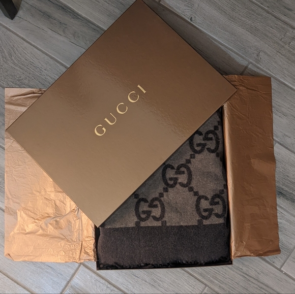 Authentic Vintage Gucci Blanket Brown GG - Picture 2 of 12
